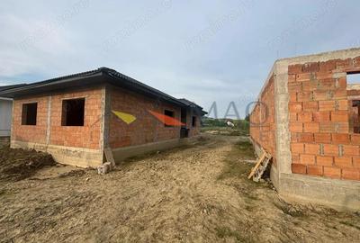 Casă cu Teren 600 Mp în Corunca