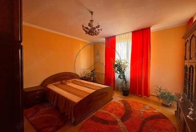 Casă cu Teren 1000 Mp în Central - 1