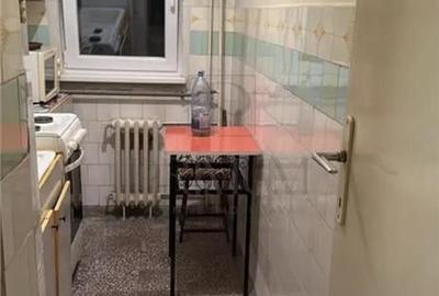 DAMBOVITA - 2 Camere - ETAJ 2 - De renovat - Zona buna