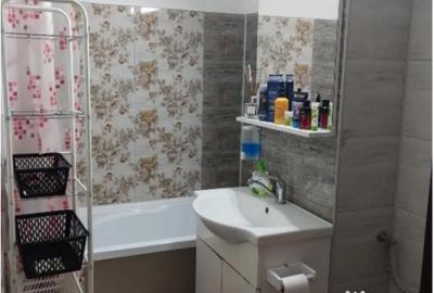 Apartament cu 3 camere decomandat, mobilat în Tractorul