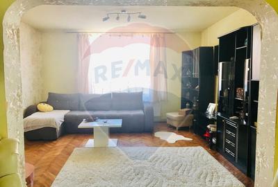 Casa / Vila cu 8 camere de vanzare in zona Nord-Est - 2