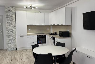 Apartament cu 3 camere semidecomandat în Central - 1