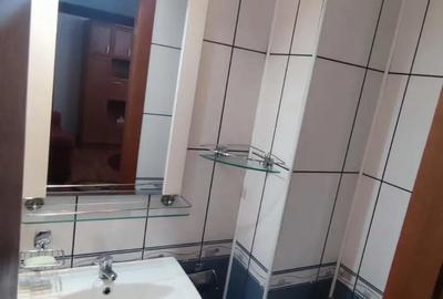 Apartament cu 3 camere decomandat, mobilat în Traian - 9