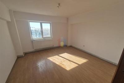 LIBER! 67mp Calarasilor 2 cam Decomandat etaj de mijloc - 2