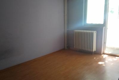 Apartament cu 4 camere decomandat în Titan - 2