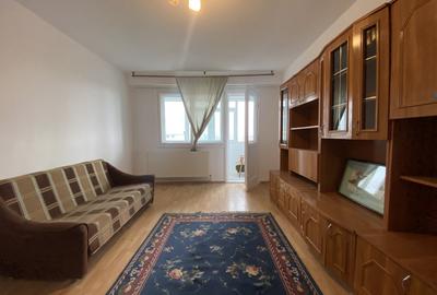 Apartament cu 3 camere decomandat, mobilat în Casa de Cultură
