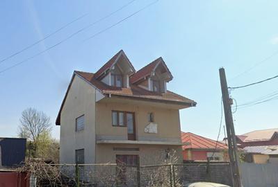 Casă cu 4 camere cu Teren 590 Mp în Central - 2