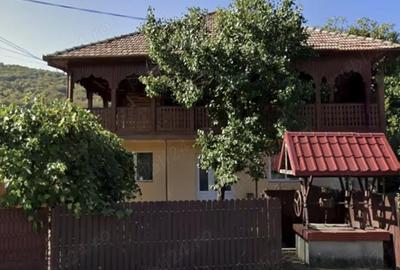 Casă cu 6 camere în Valea Lupului - 1