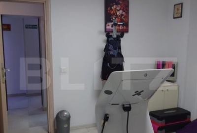Spatiu comercial de vanzare, 290 mp, zona Micro 3 - 4