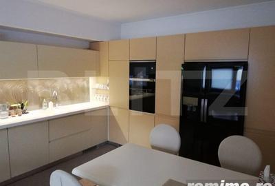 Casă cu 8 camere cu Teren 1545 Mp în Central - 11