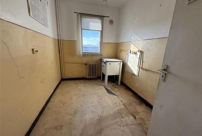 Apartament cu 3 camere semidecomandat în Central - 12