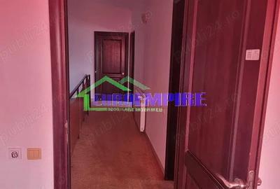 Apartament cu 3 camere decomandat în Anda