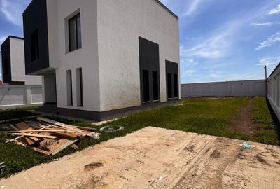 Casă cu 4 camere în Frumușani