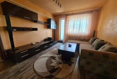 Apartament cu 3 camere semidecomandat în Girocului