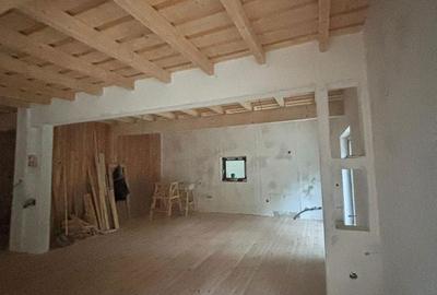 Casă cu Teren 1050 Mp în Central - 2