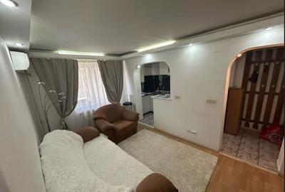 Apartament cu 3 camere semidecomandat, mobilat în Podu Roș