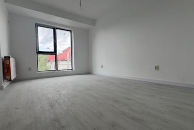 Apartament 3 camere, 77,60 mp, decomandat, 2 băi – Zona Cora Alexandriei