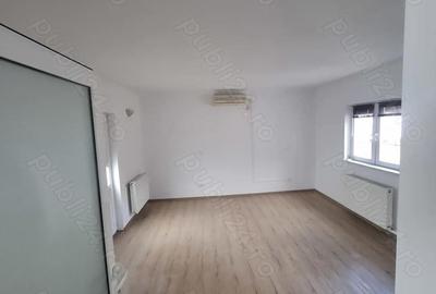 Spațiu comercial, de 130 mp, în Central - 3