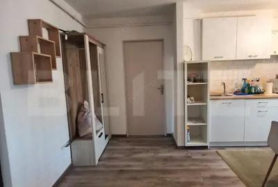 Apartament cu 3 camere decomandat în 1 Mai - 5