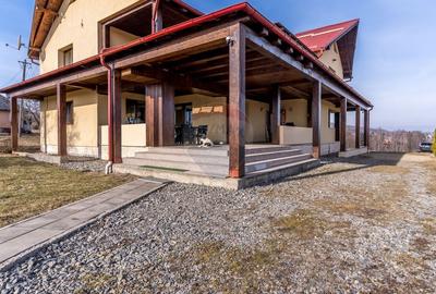 EXCLUSIV! Vila cu 7 camere, teren 7535mp, Risca, Comision 0% - 3