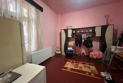 Casă cu 5 camere cu Canalizare în Central - 14