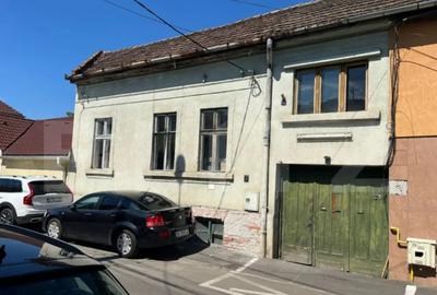 Casă cu 4 camere cu Teren 240 Mp în Semicentral
