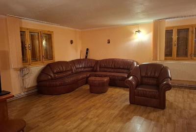 Casă cu Teren 800 Mp în Lepșa - 1
