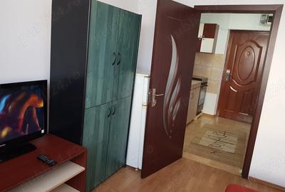 Garsonieră decomandată în CET - 7