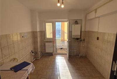 Apartament cu 3 camere decomandat în Obor - 9