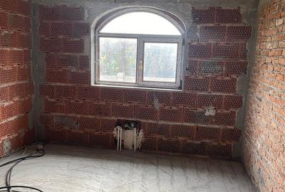 Casă cu 4 camere cu Teren 750 Mp în Nanov - 10