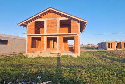 Casă cu 4 camere în Cihei