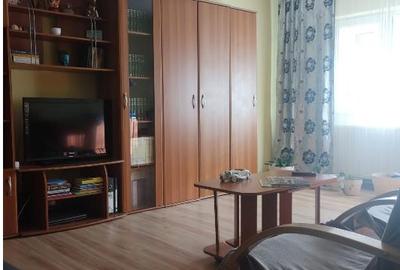 Apartament cu 3 camere decomandat, mobilat în Tractorul - 3