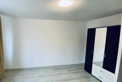 Garsoniera renovata. Zona UMT. Proprietar - 4