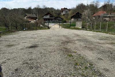 Teren de 2000 mp, în Golești - 5