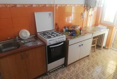 Vand apartament cu 2 camere