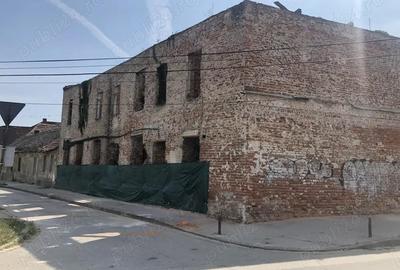 Casă cu 6 camere în Traian - 1