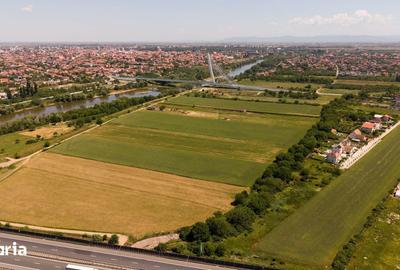 Teren de 4500 mp, în Pârneava