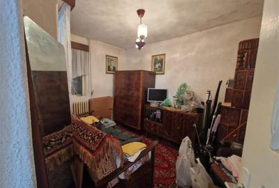 Ramnicu Valcea - Biblioteca Judeteana - casa - 3 camere - curte comuna - 6