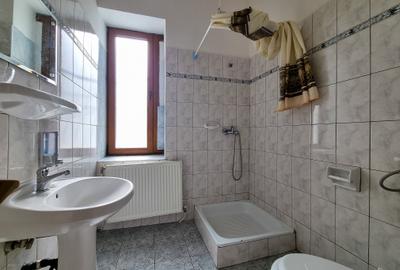 Casă cu 11 camere cu Teren 750 Mp în Predeal - 17