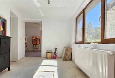 Casa cu curte si parcare in Schei