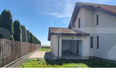 Casa Duplex Moderna ?i Spa?ioasa in Lazuri Casa Duplex Moderna ?i Spa?ioasa in Lazuri - 2