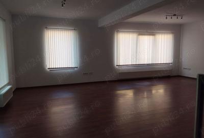 Spațiu comercial, de 200 mp, în Central - 4