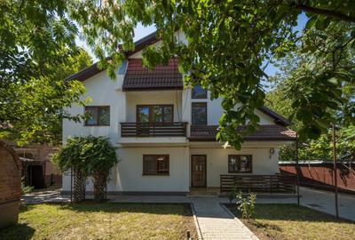 Casă individuală cu 8 camere cu Canalizare în Pucioasa - 2