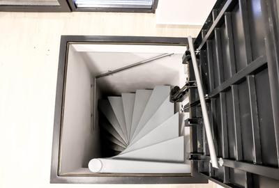 Vindem constructie tip buncar cu cale de intrare prin casa - 7