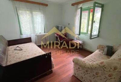 Casă cu 7 camere cu Canalizare în Central - 18