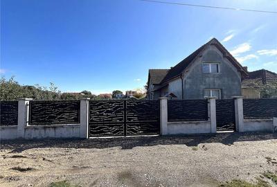Casă cu 3 camere în Lazuri - 1
