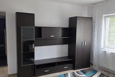 Apartament cu 3 camere semidecomandat în Central - 1