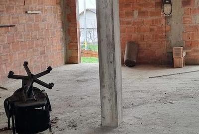 Casă cu Teren 4900 Mp în Golăiești - 6