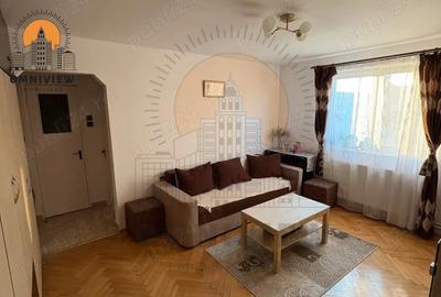Gata de mutat! 2 camere mobilate, Florilor – cu parcare și centrală