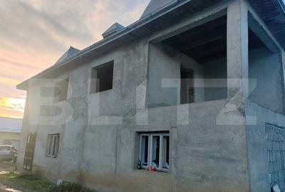 Casa la rosu, 4 camere, 143 mp, zona Burdujeni - 1